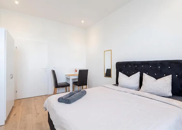 Comforatble 3br Near Kaufpark Alterlaa דירה *
