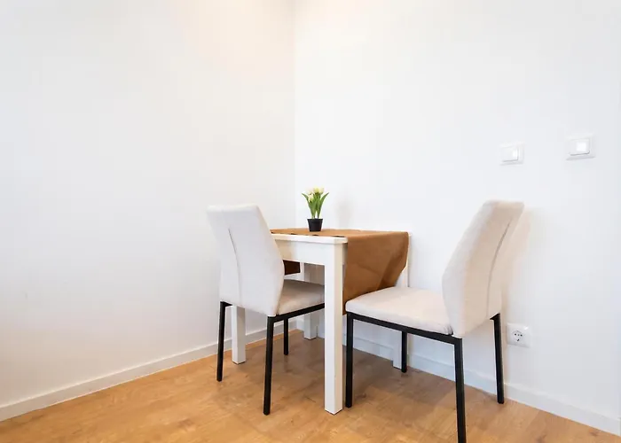 Daire Comforatble 3br Near Kaufpark Alterlaa